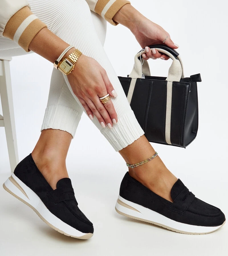 Czarne zamszowe półbuty