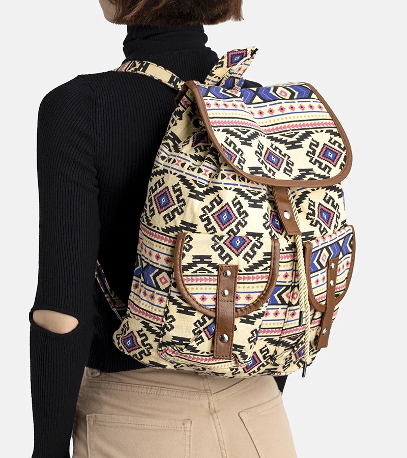 Wzorzysty beżowy plecak