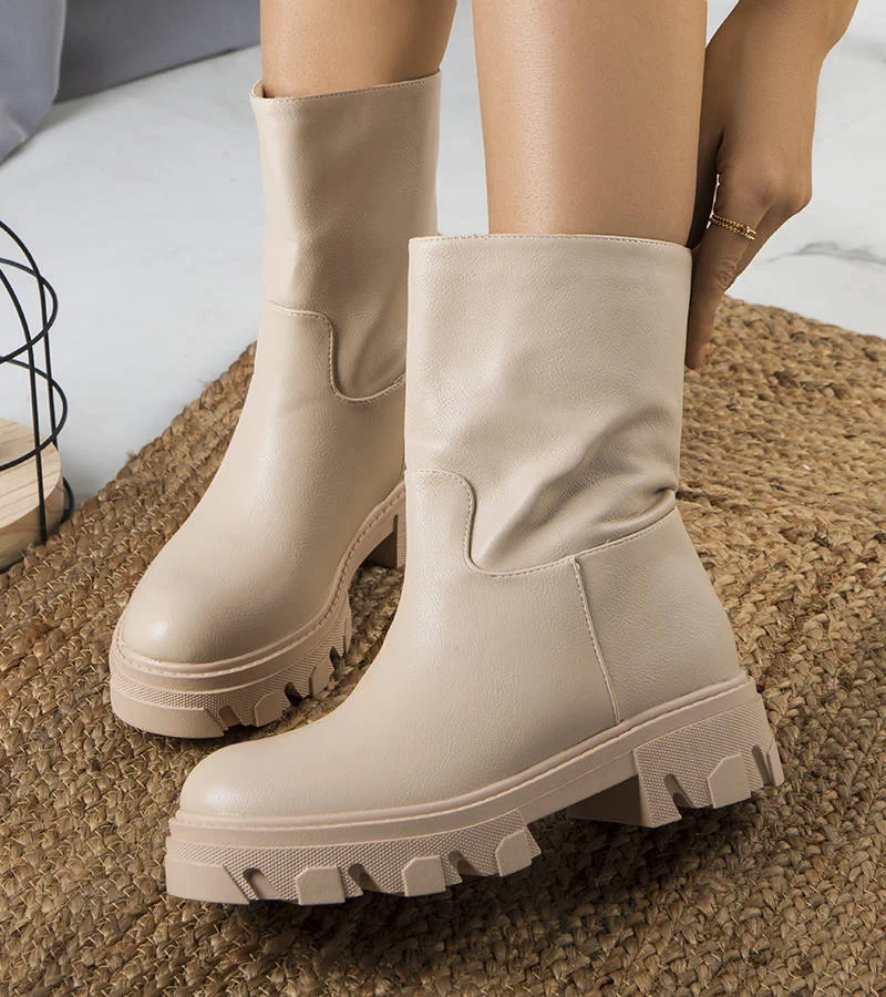 Beżowe ocieplane botki damskie