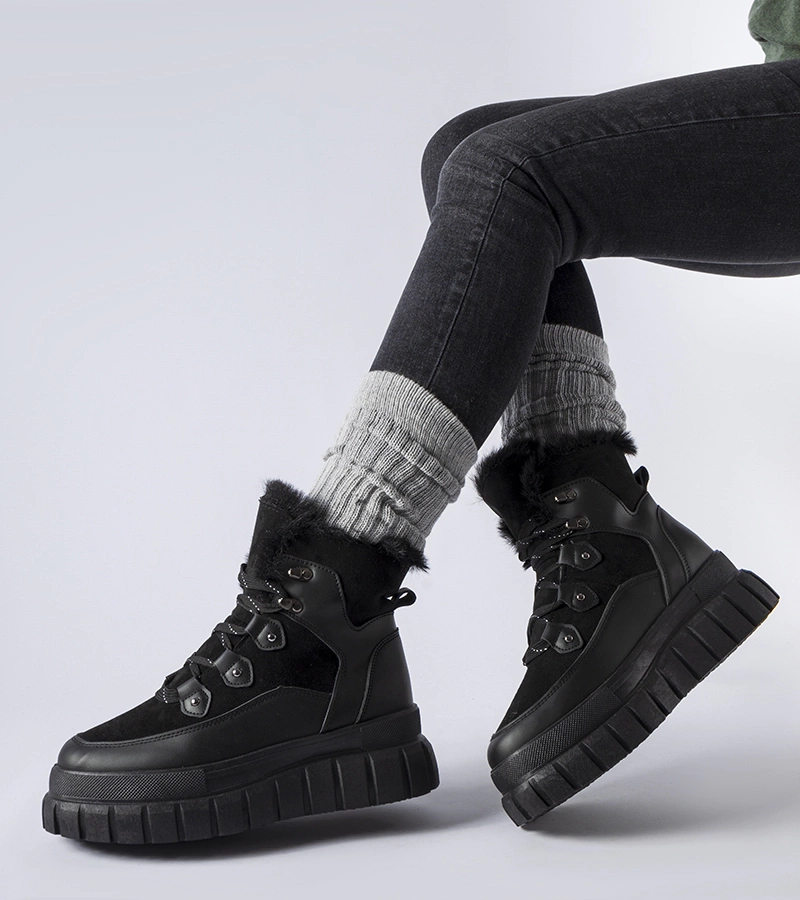 Czarne botki na masywnej podeszwie
