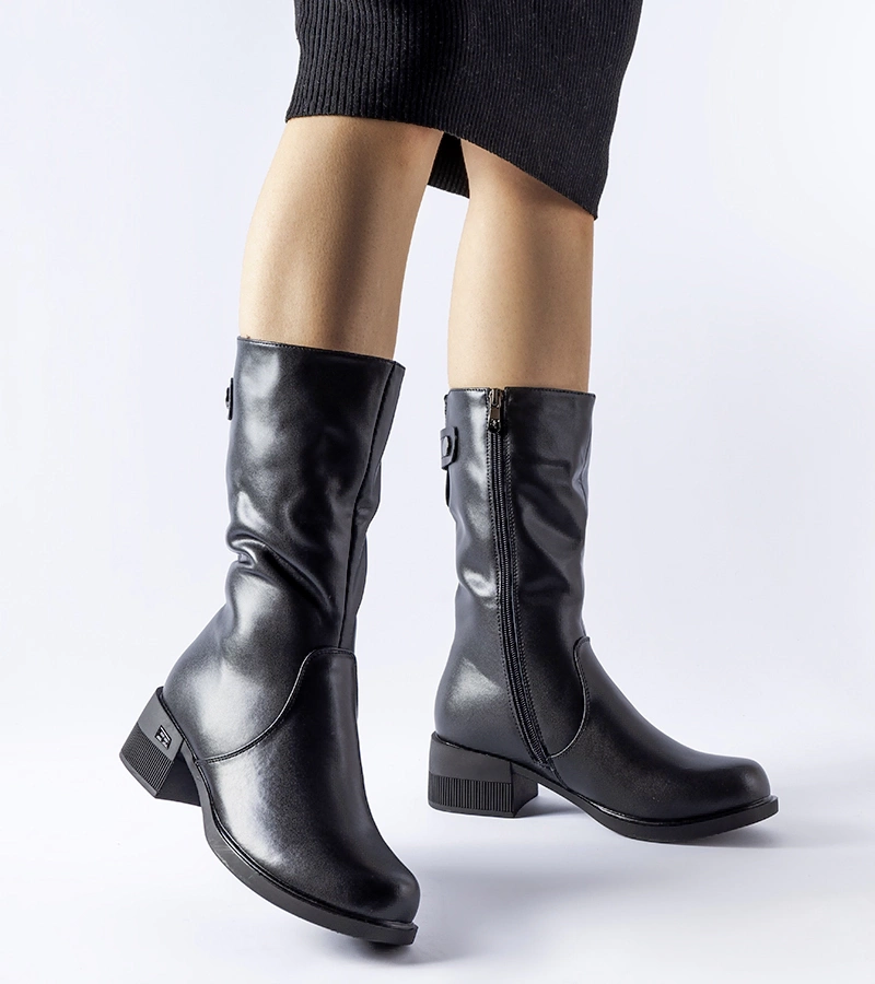 Czarne ocieplane krótkie kozaki