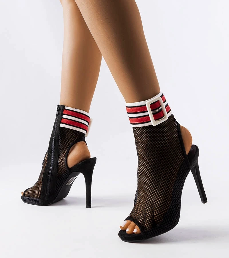 Czarne sandałki na szpilce z cholewką