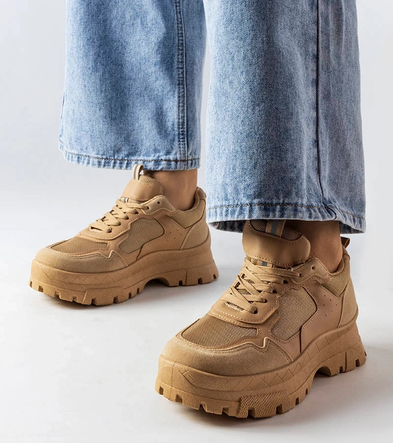 Ciemnobeżowe sneakersy na grubszej podeszwie