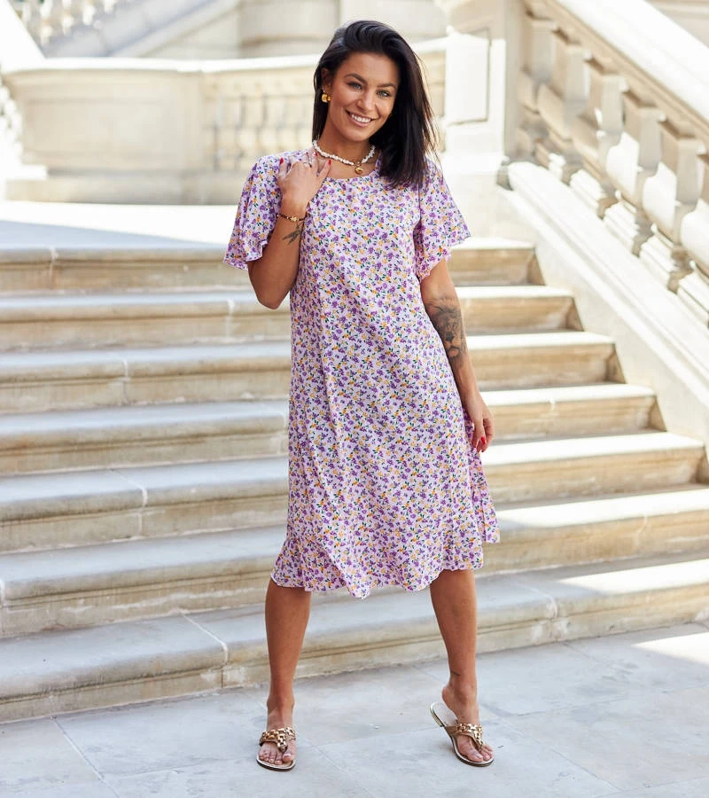 Fioletowa sukienka w kwiaty