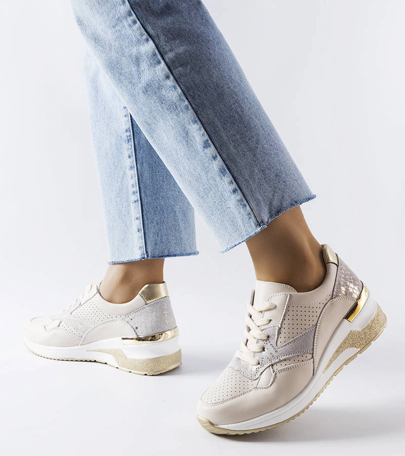 Skórzane beżowe sneakersy na koturnie
