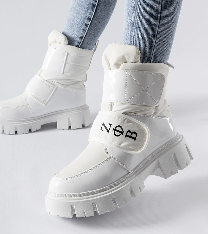 Białe ocieplane śniegowce