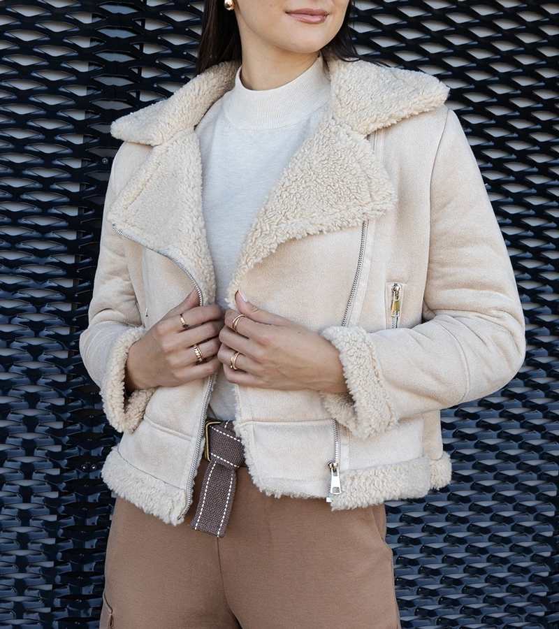 Beżowy ocieplany kożuch