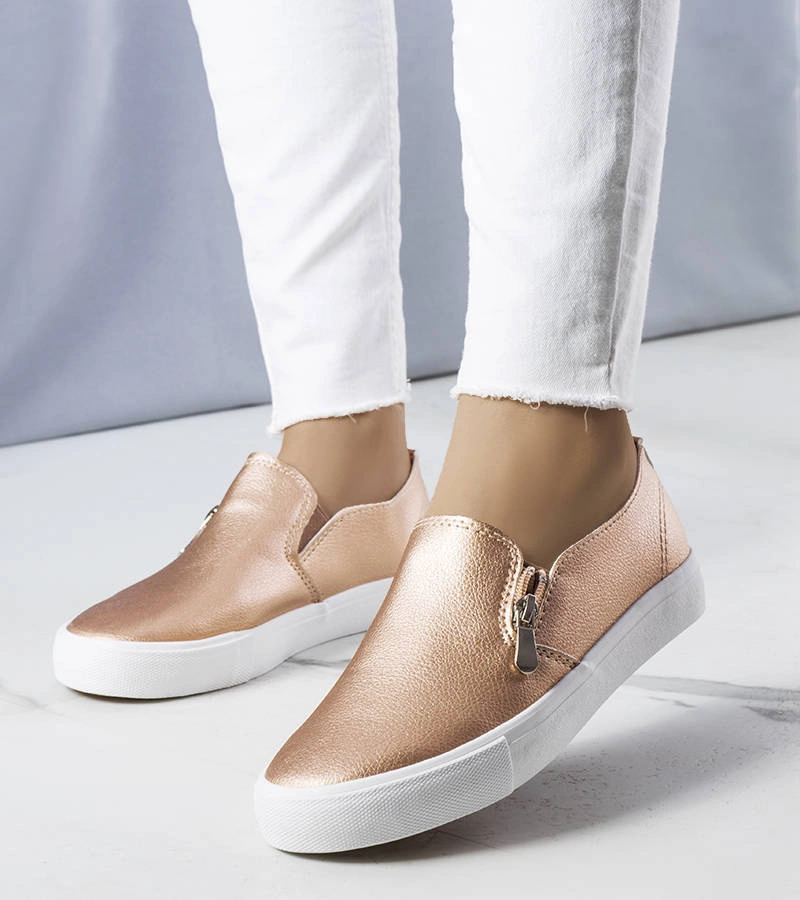 Złote wsuwane tenisówki z eko-skóry