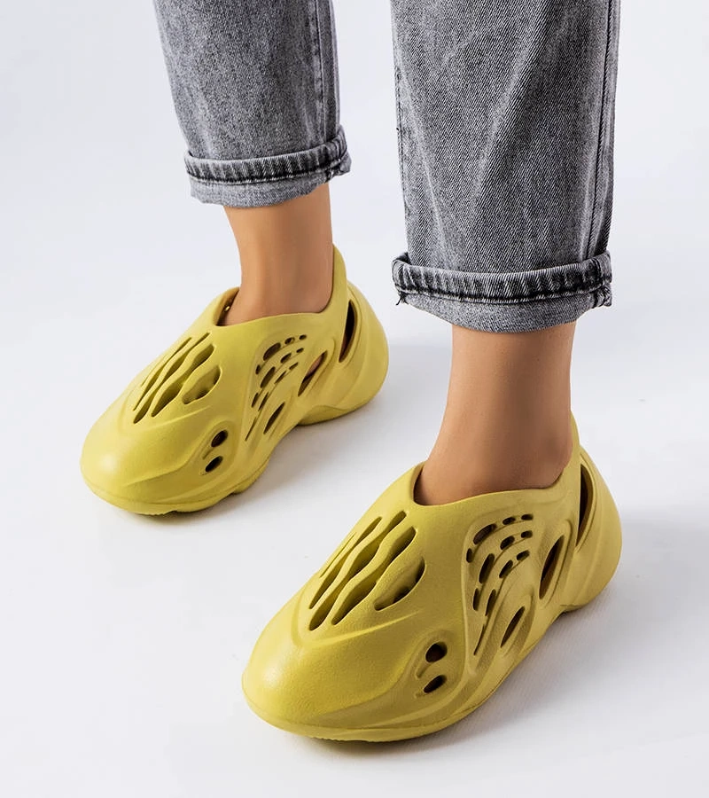 Zielone zabudowane piankowe sandały