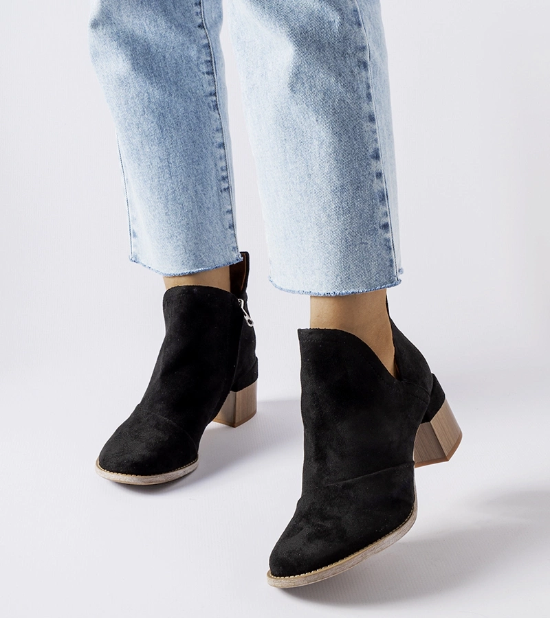 Czarne botki z wycięciami