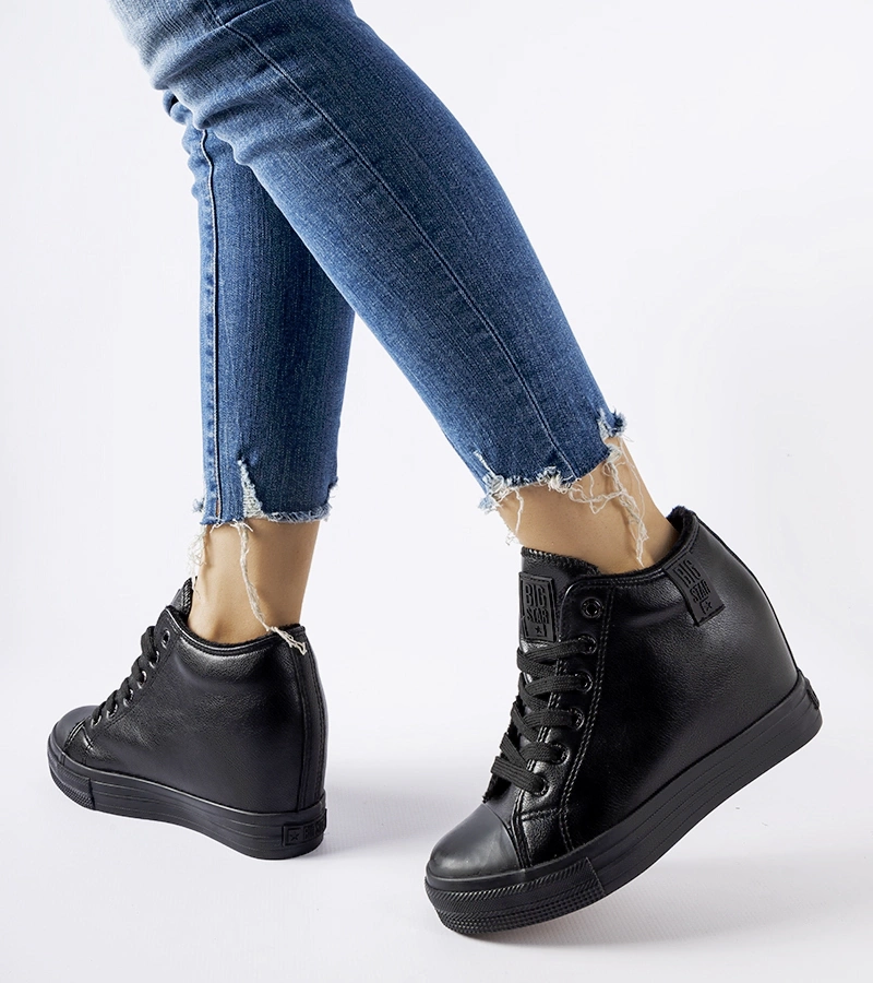 Czarne sneakersy na koturnie Big Star MM274001
