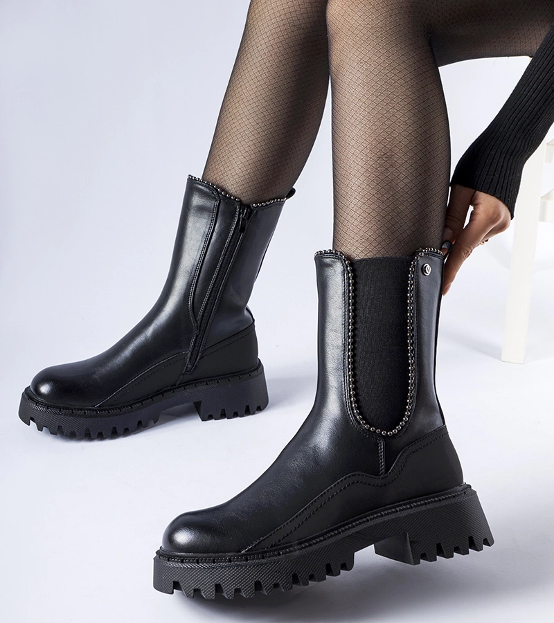 Czarne ocieplane botki