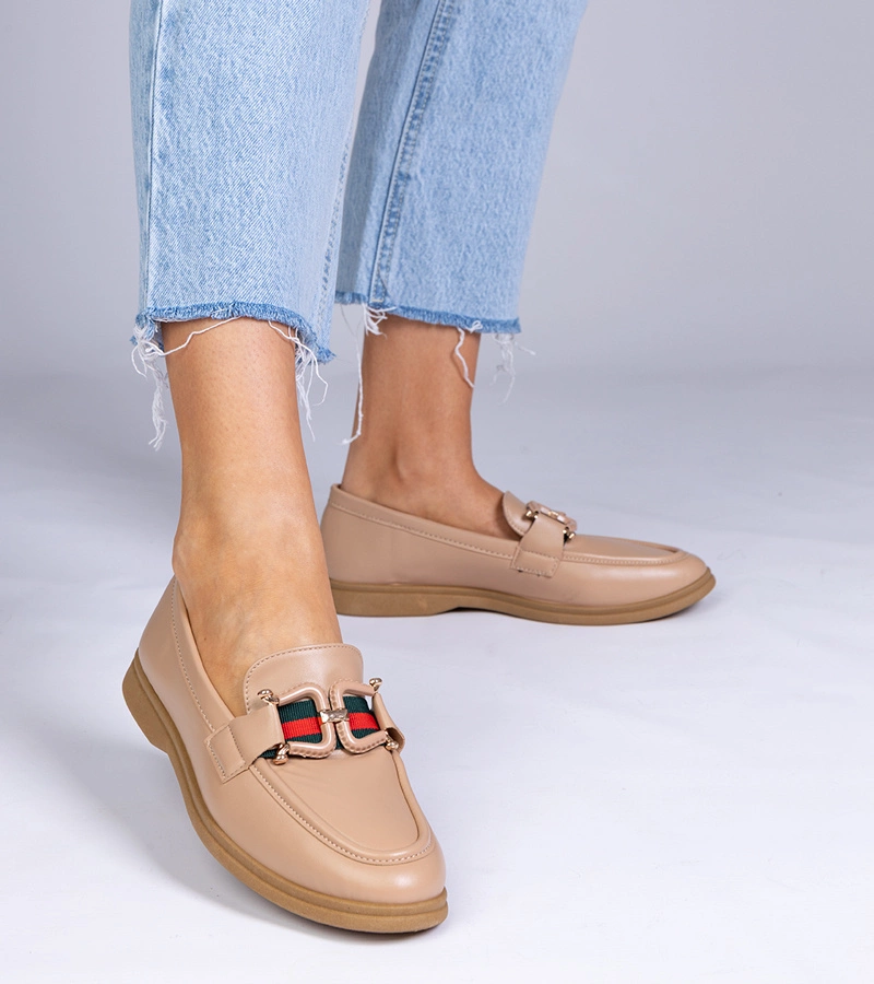 Hers Beżowe mokasyny z ekoskóry z ozdobą