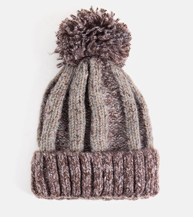 Brązowa zimowa czapka