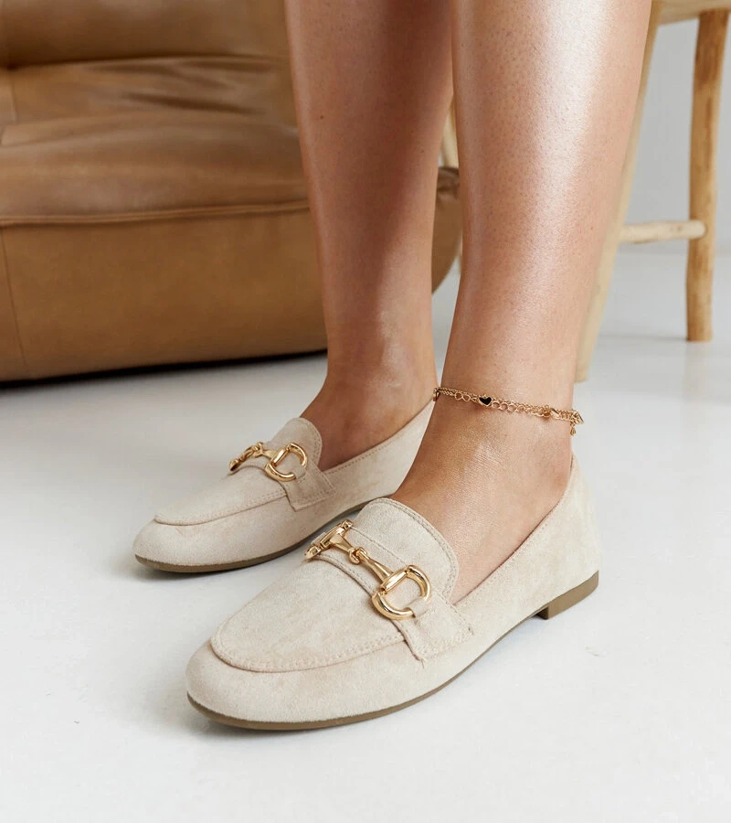 Beżowe mokasyny z klamerką