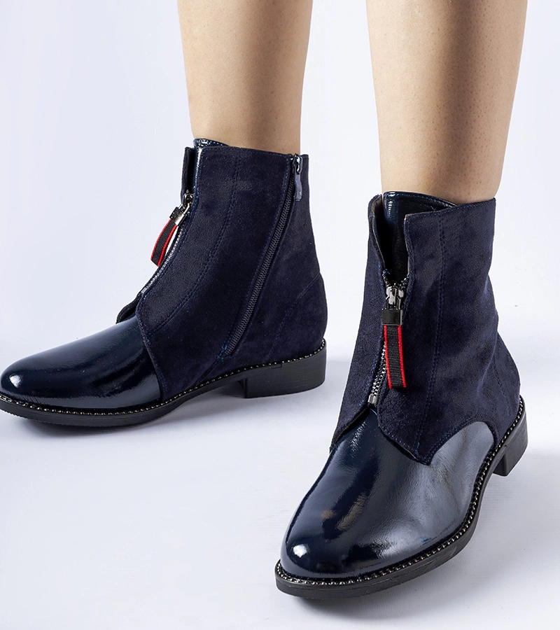 Granatowe ocieplane lakierowane botki