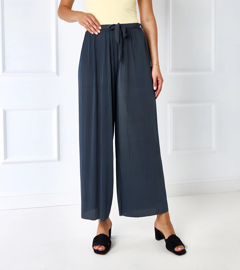 Szare plisowane spodnie o swobodnym fasonie