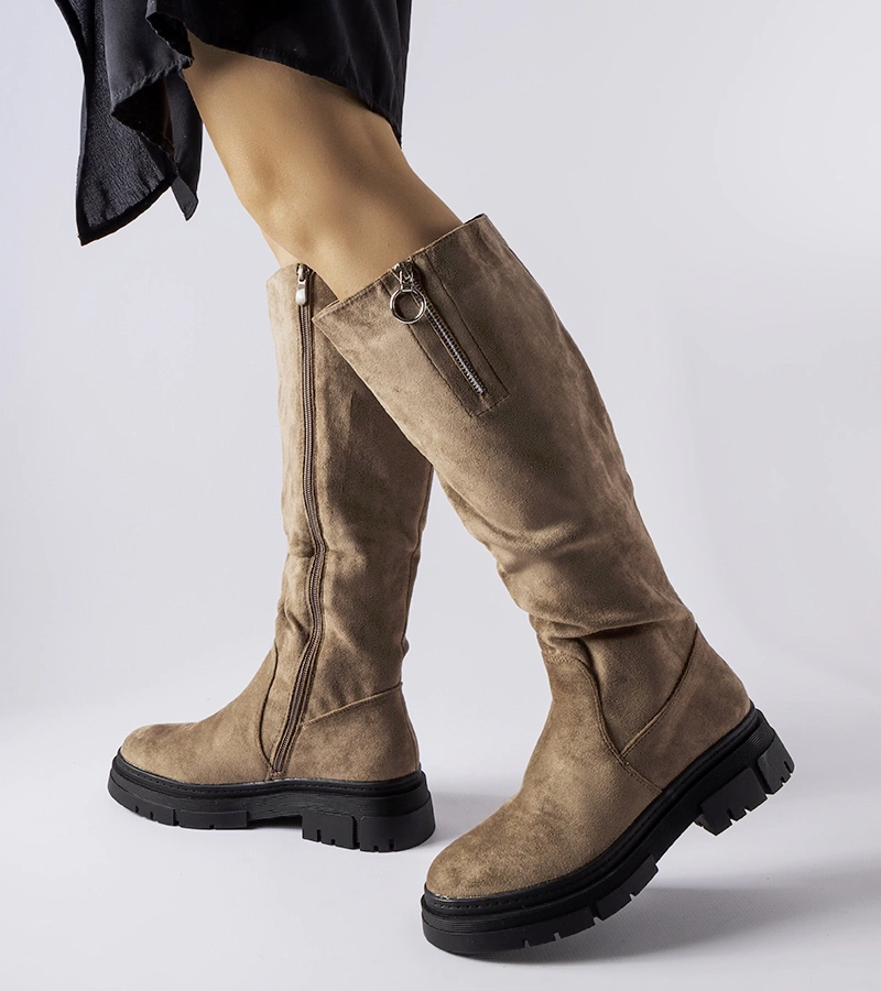 Ciemnobeżowe ocieplane kozaki Vinceza