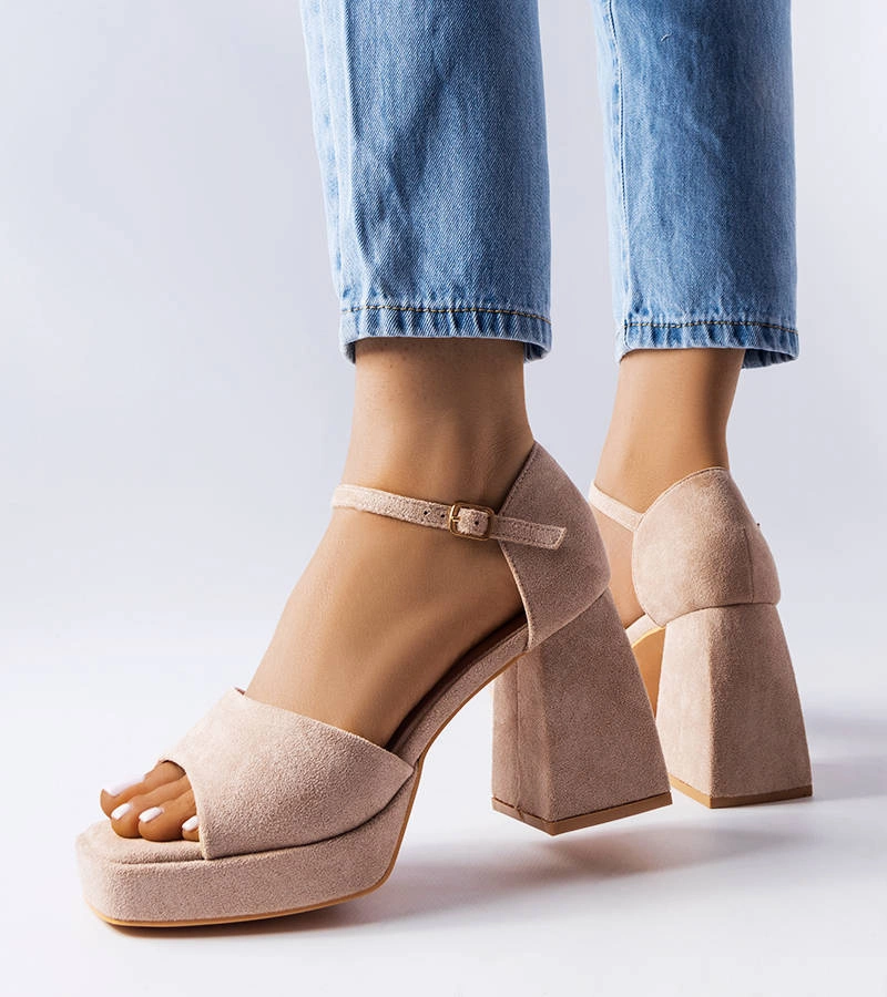 Beżowe sandałki na klocku Gilles