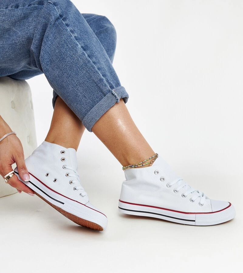 Białe wysokie trampki