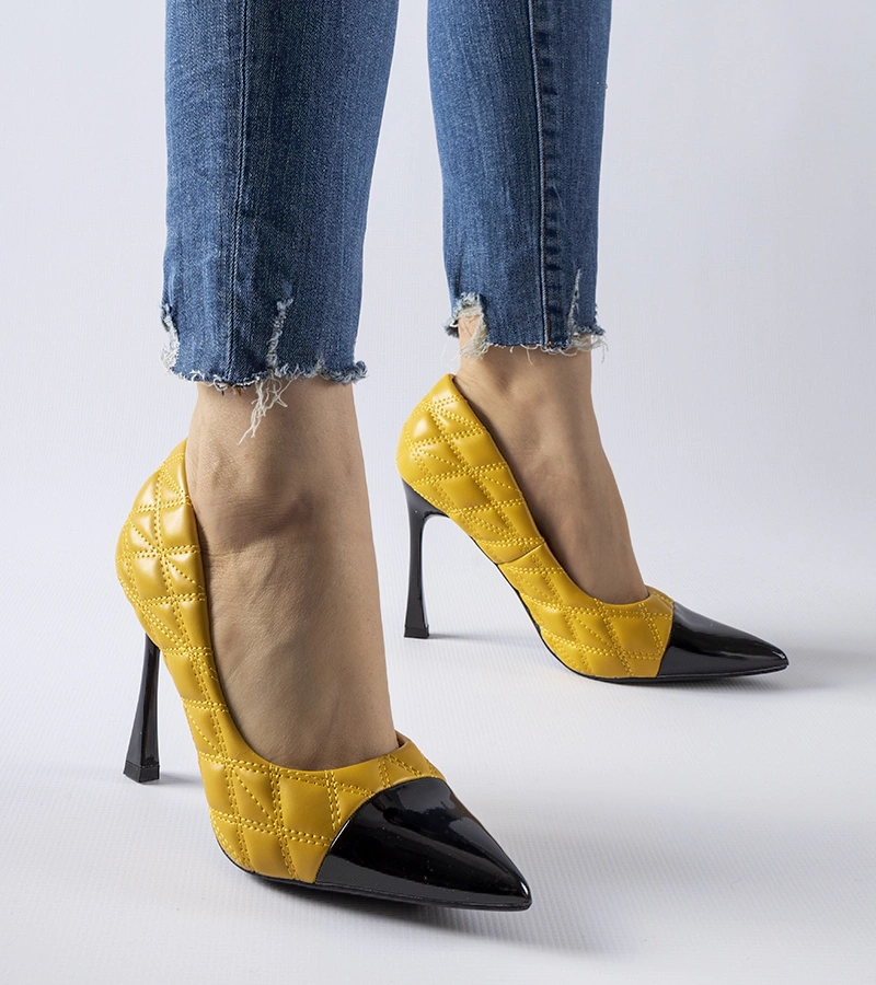 Żółte pikowane szpilki