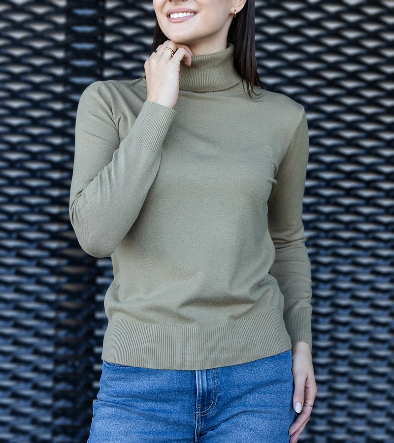 Zielony golf o luźnym kroju