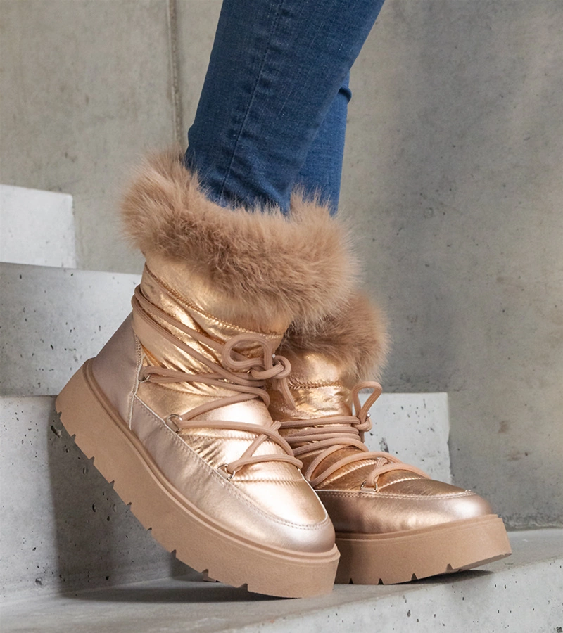 Beżowe ocieplane śniegowce z futerkiem