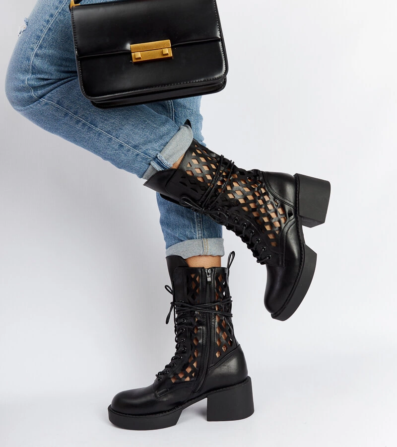 Czarne ażurowe trapery na obcasie