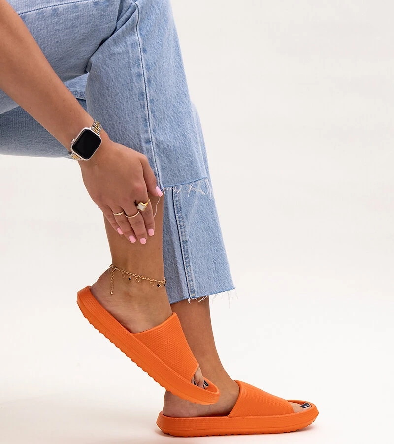 Pomarańczowe klapki piankowe