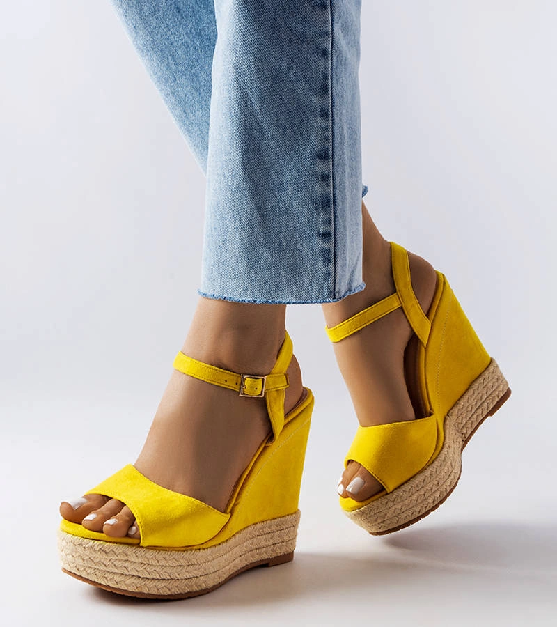 Żółte espadryle na koturnie