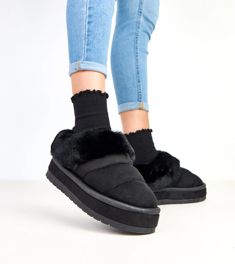 Hers Czarne krótkie śniegowce ocieplane futerkiem