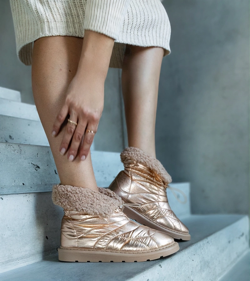 Złote ocieplane śniegowce ze ściągaczem