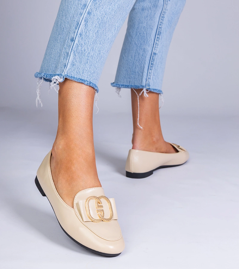 Hers Beżowe mokasyny damskie ze złotą ozdobą