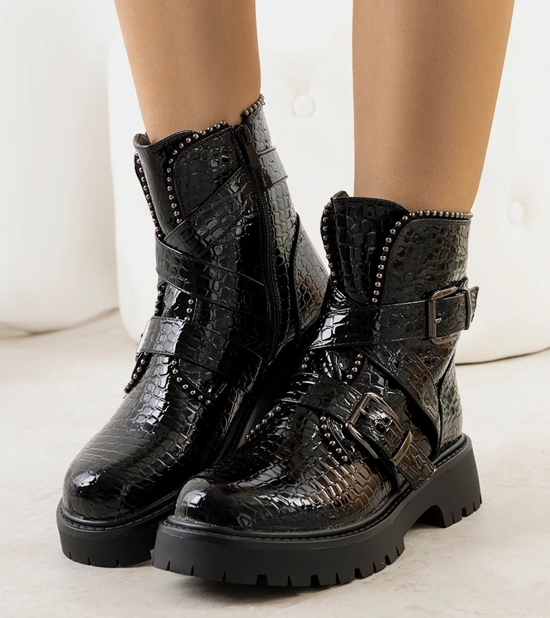 Czarne botki na traperkowej podeszwie