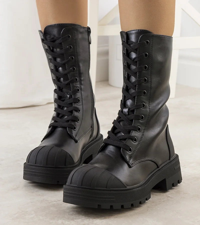 Czarne botki z gumowym noskiem