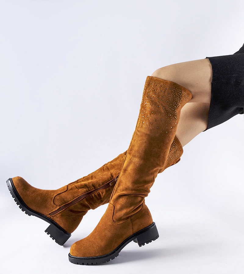 Brązowe długie kozaki z cyrkoniami