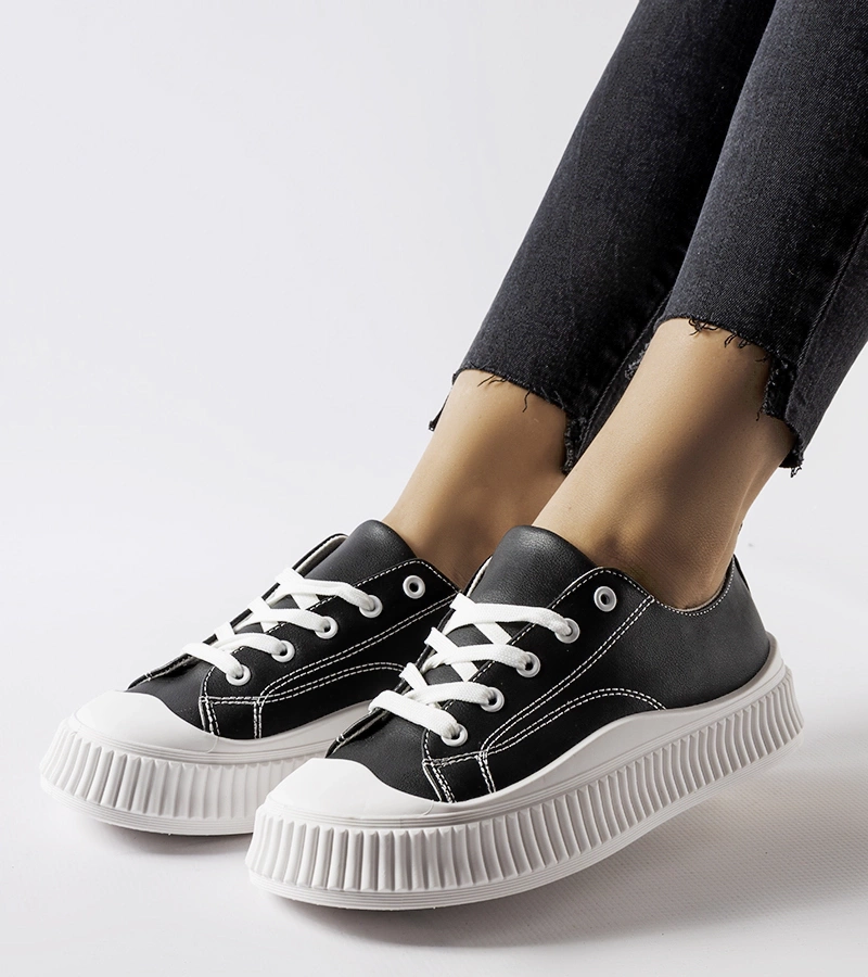 Czarne trampki na platformie