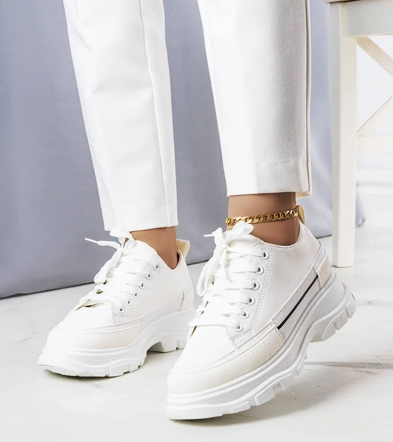 Białe trampki na wysokiej podeszwie