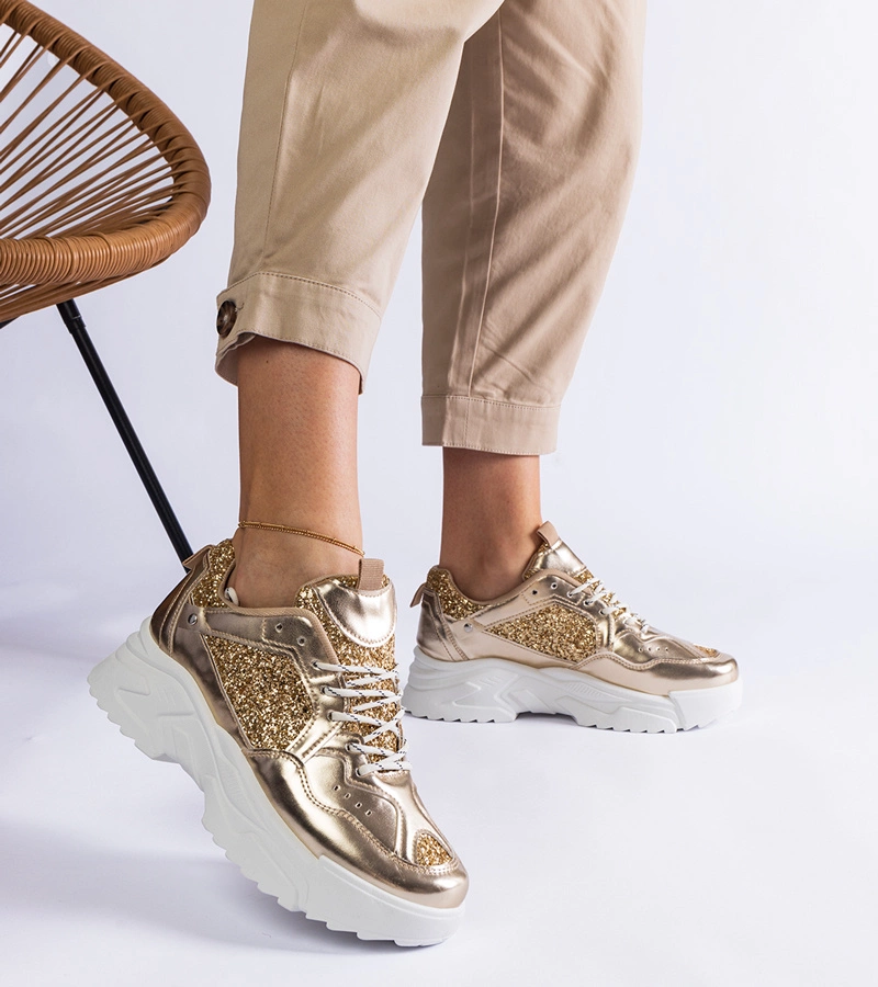 Złote sneakersy z brokatowymi wstawkami