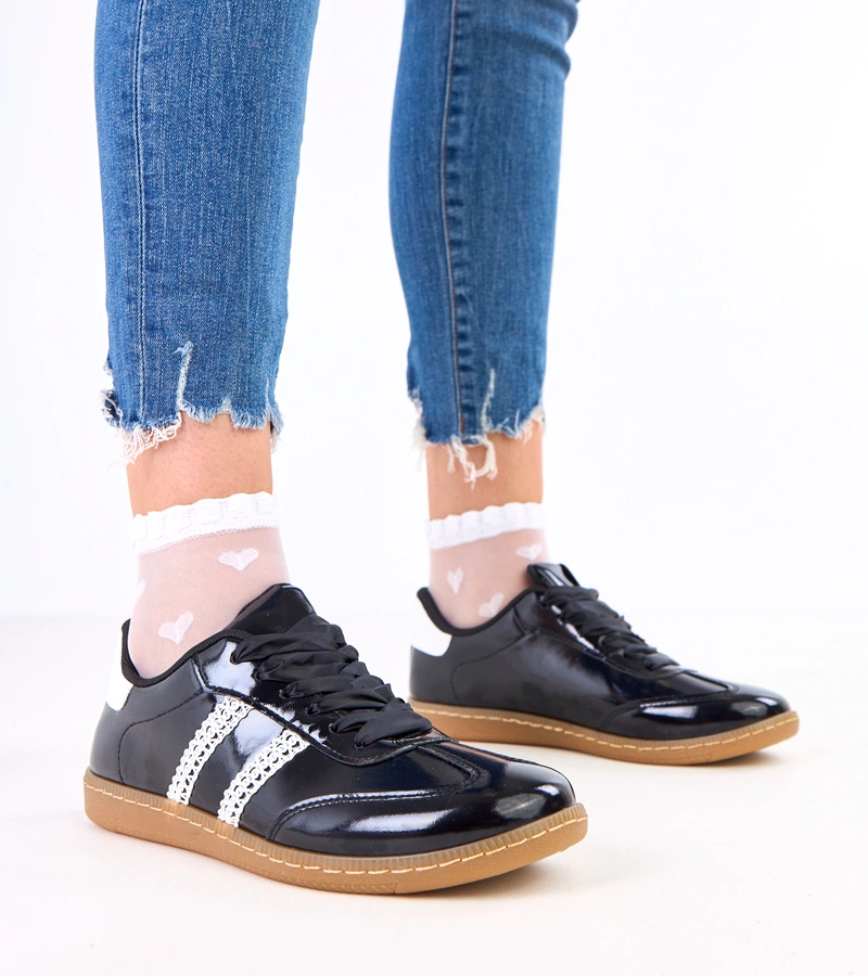 Hers Czarne sneakersy damskie z satynowymi sznurówkami