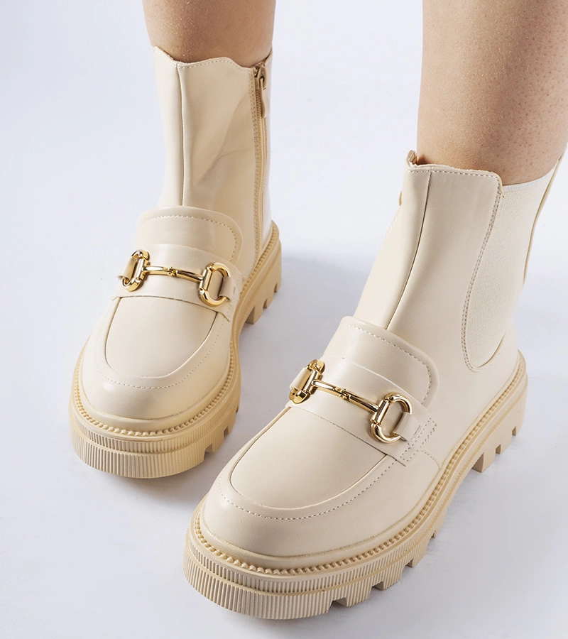 Beżowe botki z widocznym protektorem