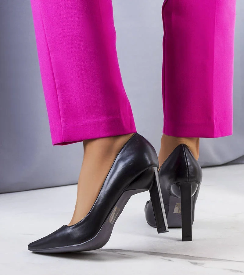 Czarne czółenka na ozdobnym obcasie