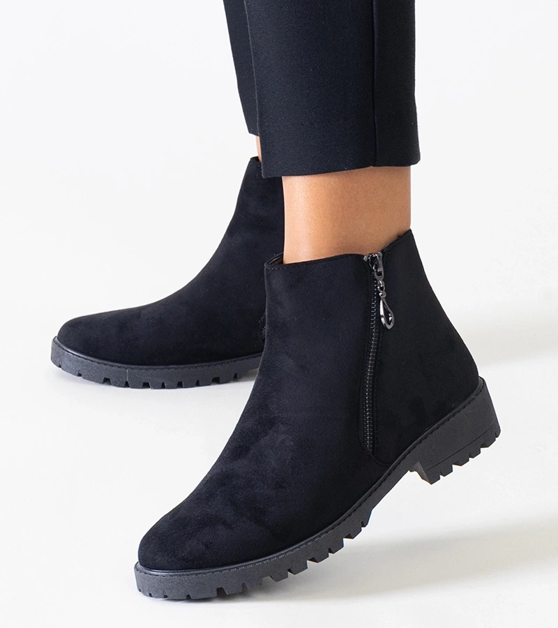 Czarne botki z metalowymi wstawkami eko-zamsz