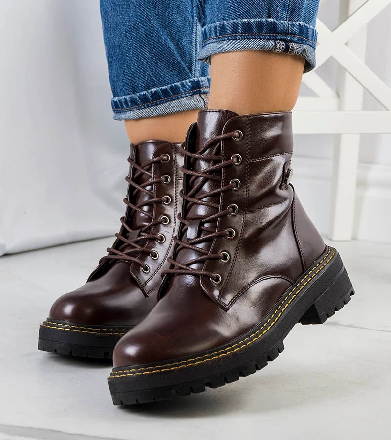 Brązowe modne traperki