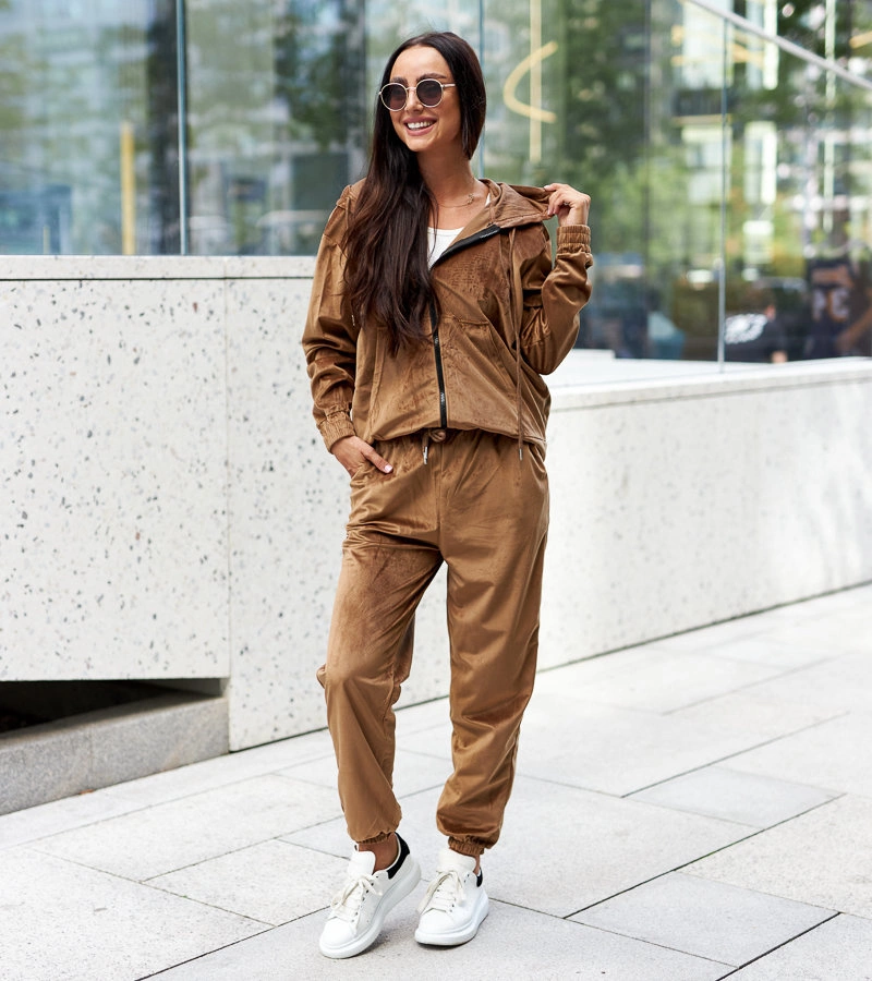 Brązowy welurowy dresowy komplet