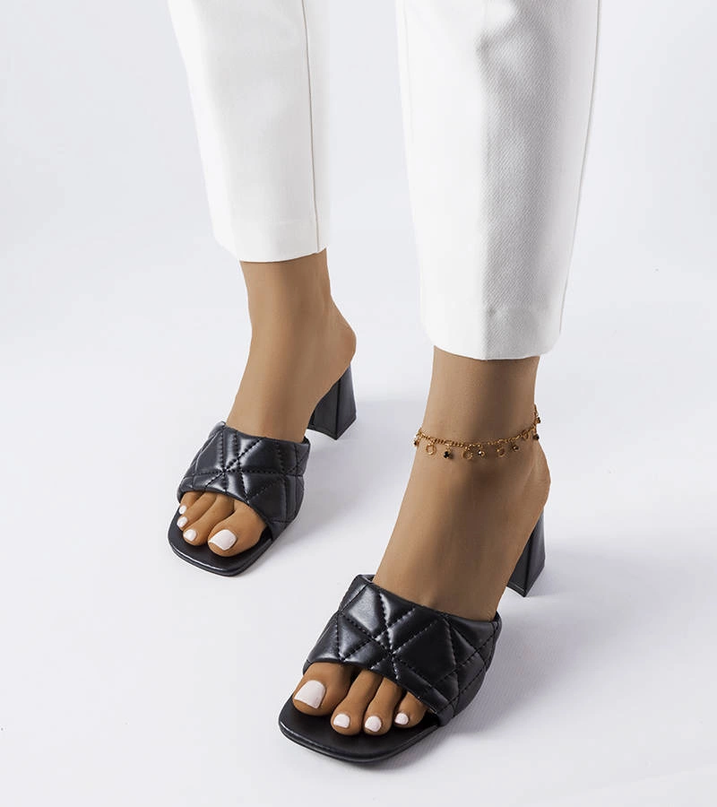 Czarne eleganckie klapki na obcasie