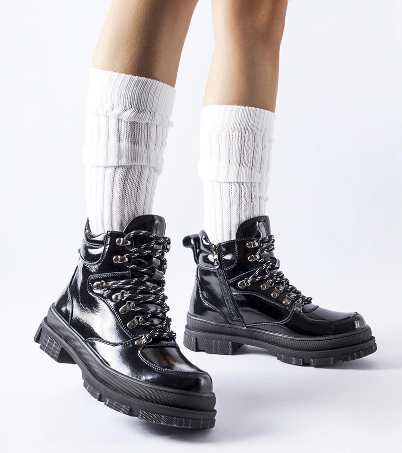 Czarne lakierowane botki