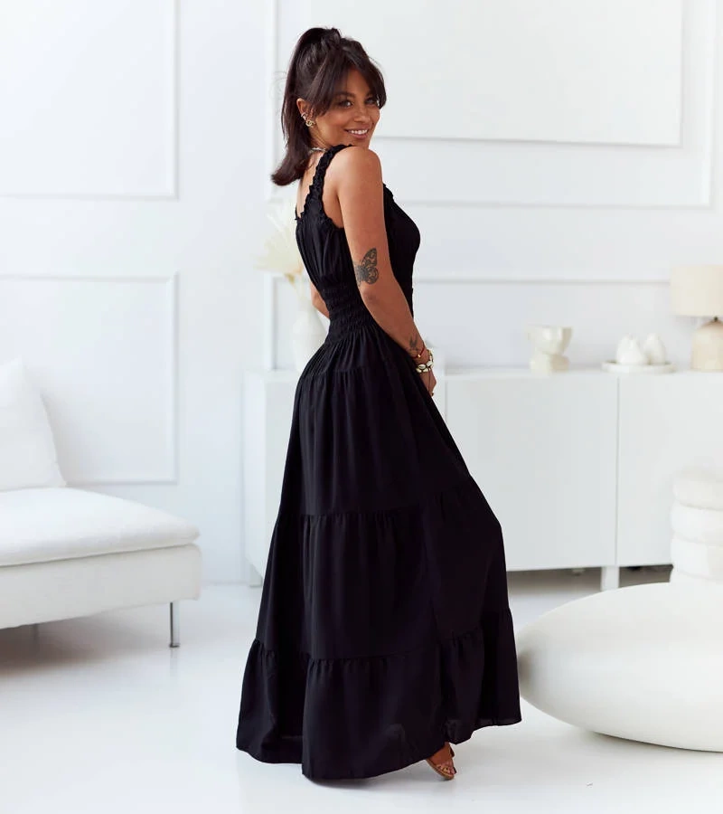 Czarna rozkloszowana sukienka na ramiączkach