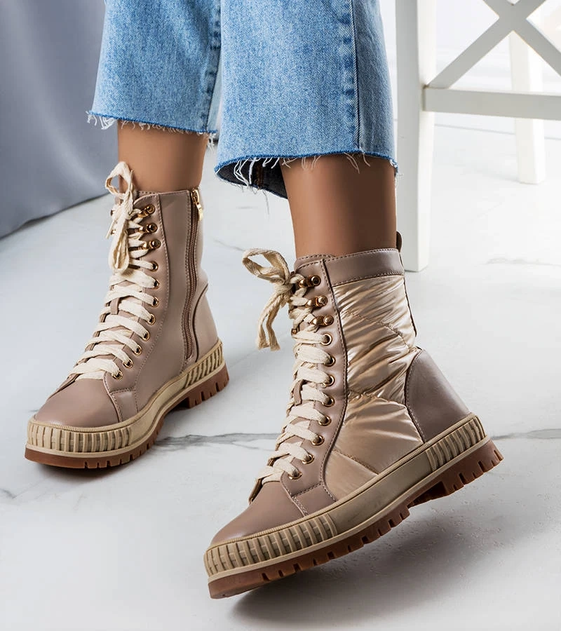 Beżowe ocieplane botki