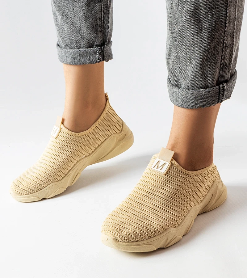 Beżowe materiałowe wsuwane sneakersy
